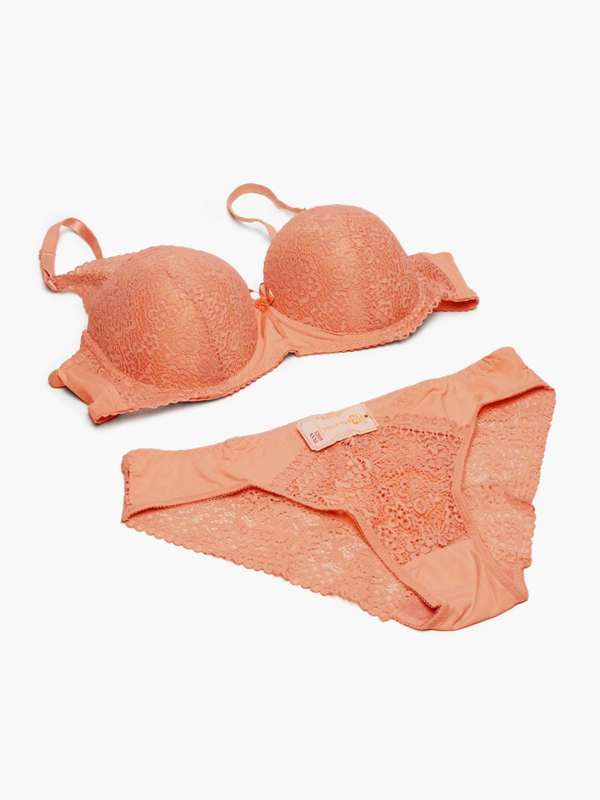 Ipak ichki kiyimdagi yalangoch ayollar fotosuratlari Ipak ichki kiyimdagi yalangoch ayollar fotosuratlari